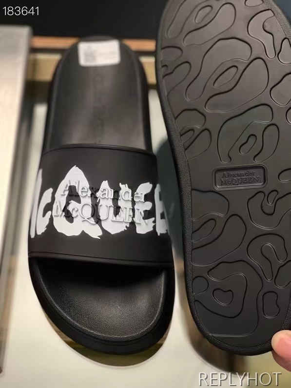 알렉산더맥퀸 2022 로고 레이어 프린팅 비치 샌들