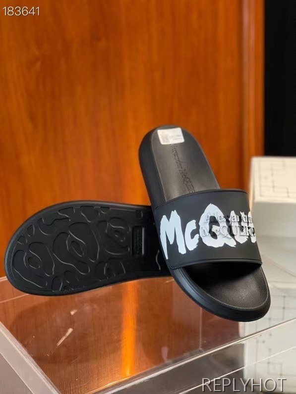 알렉산더맥퀸 2022 로고 레이어 프린팅 비치 샌들