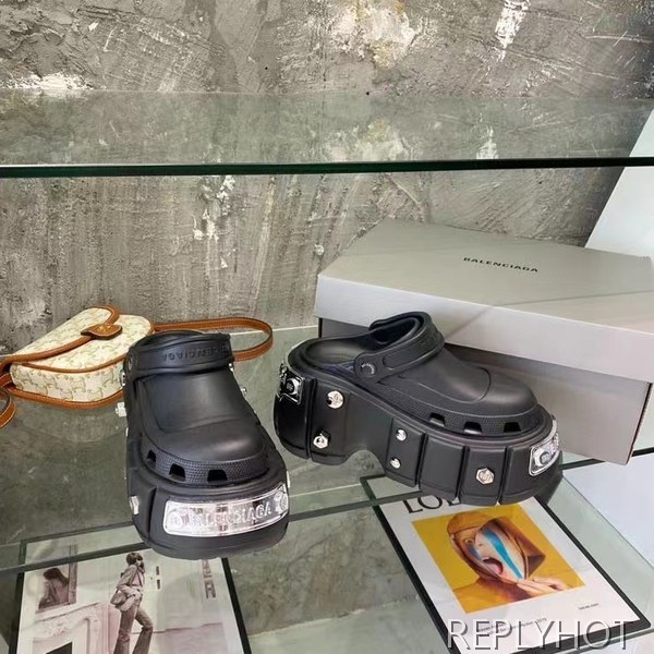 발렌시아가 2022 크록스 콜라보 스터드 샌들