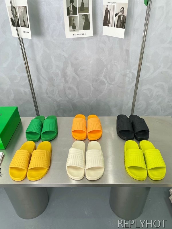 보테가베네타 2022 빅 인트레치아토 스트라이프 샌들