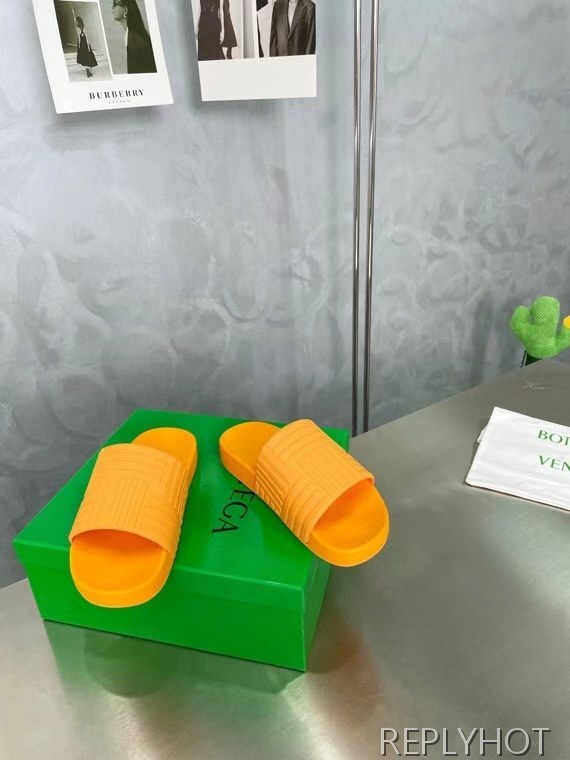 보테가베네타 2022 빅 인트레치아토 스트라이프 샌들