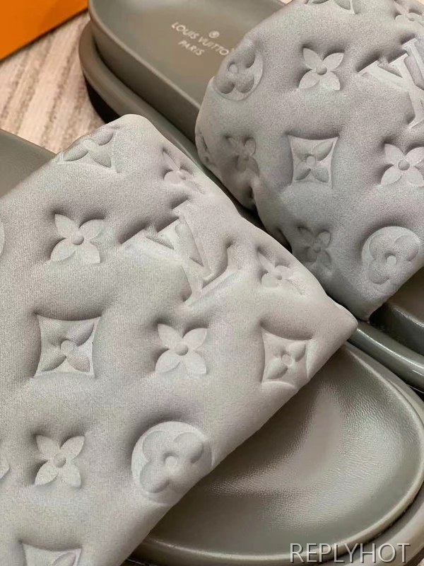 루이비통 2022 풀필로우 컴포트 엠보 모노그램 뮬 샌들
