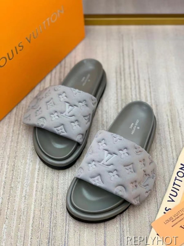 루이비통 2022 풀필로우 컴포트 엠보 모노그램 뮬 샌들
