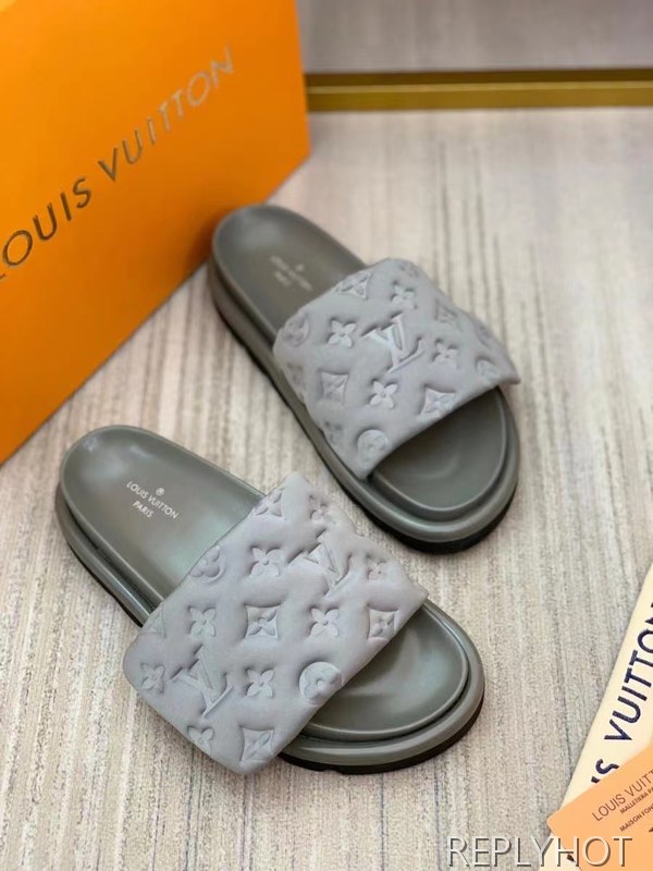 루이비통 2022 풀필로우 컴포트 엠보 모노그램 뮬 샌들