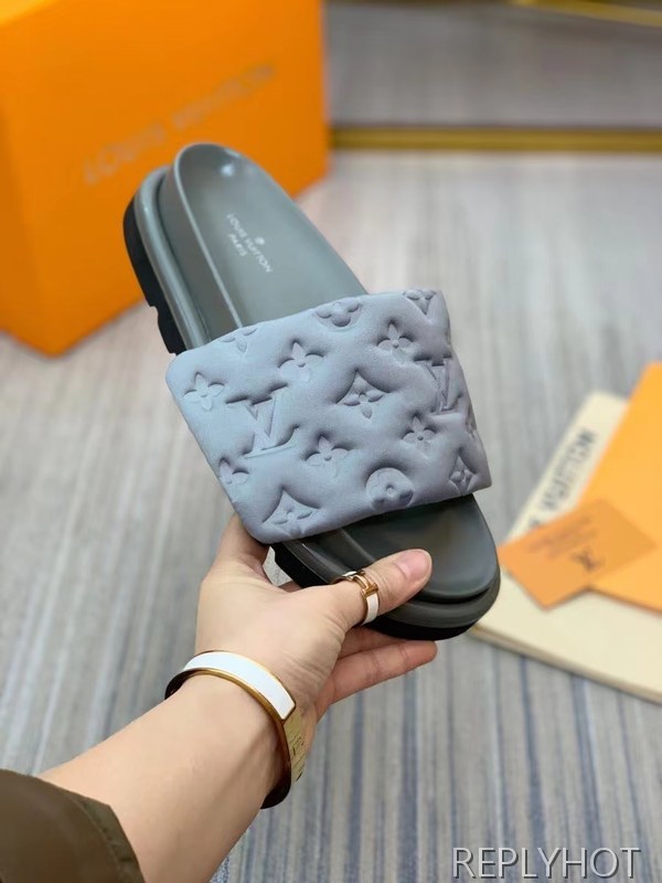 루이비통 2022 풀필로우 컴포트 엠보 모노그램 뮬 샌들