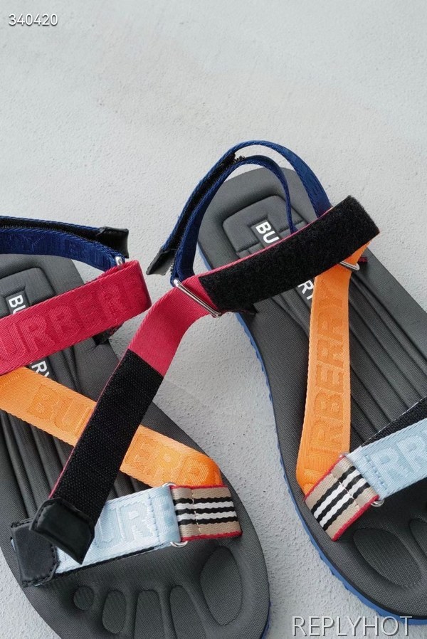 버버리 2022 아이콘 로고 스트라이프 샌들