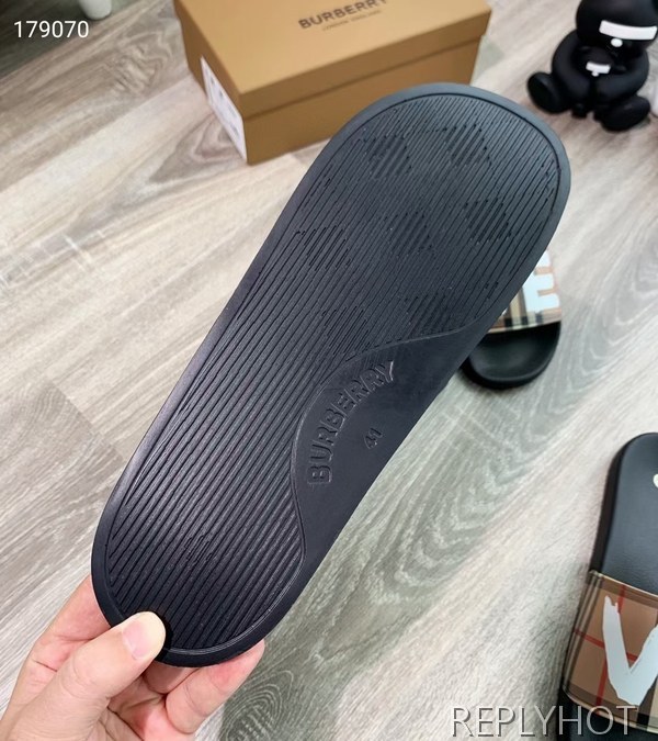 버버리 2021 LOVE 체크 비치 샌들