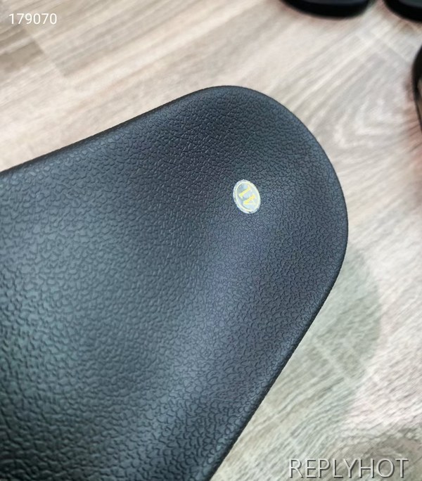 버버리 2021 LOVE 체크 비치 샌들