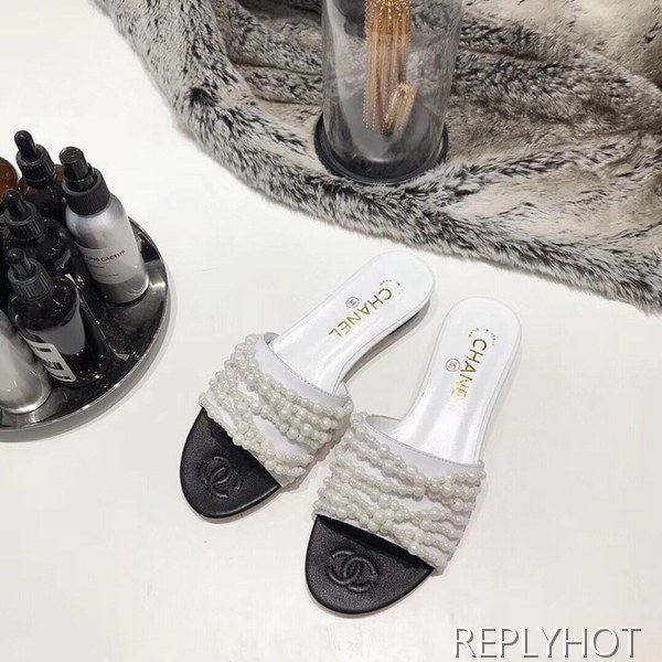 샤넬 진주 샌들 화이트