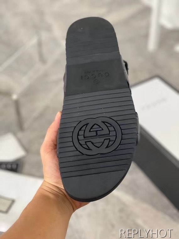 구찌 2020 GG시마 엠보로고 버클 스트랩 샌들