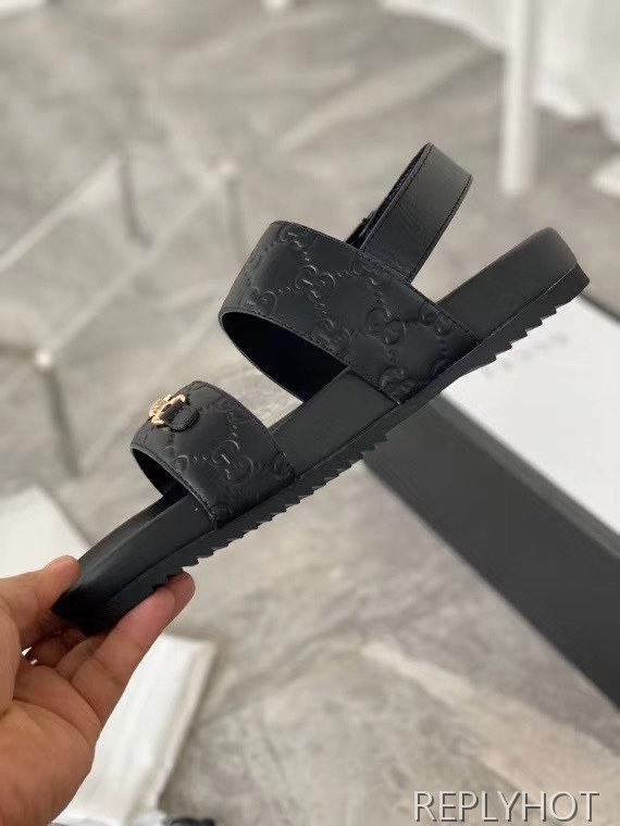 구찌 2020 GG시마 엠보로고 버클 스트랩 샌들