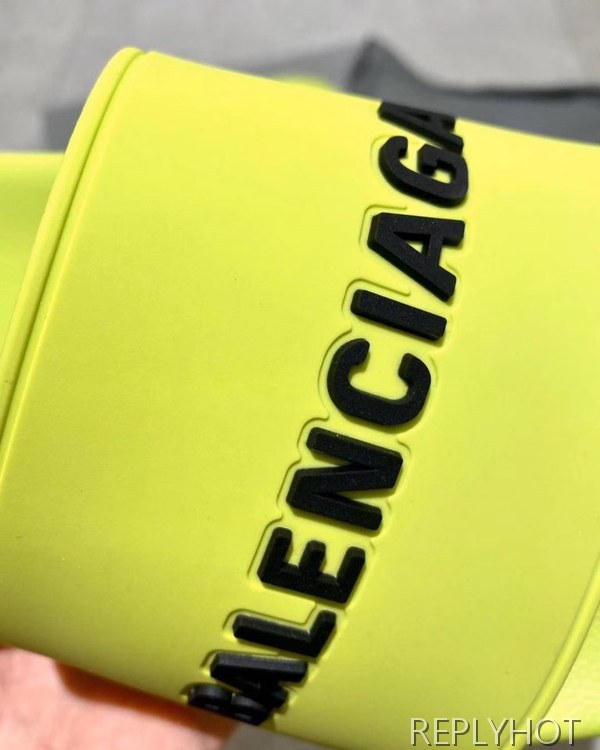 발렌시아가 2020 엠보로고 비치샌들 네온그린컬러