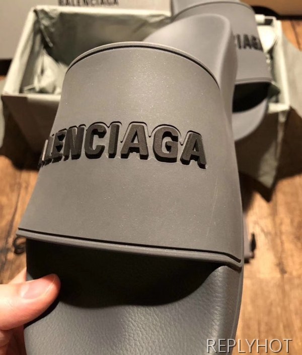 발렌시아가 2020 엠보로고 비치샌들 그레이컬러