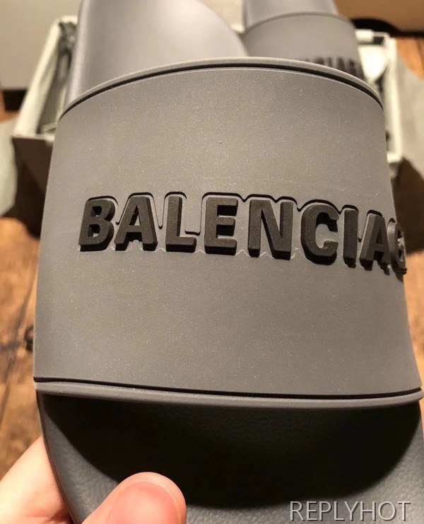 발렌시아가 2020 엠보로고 비치샌들 그레이컬러