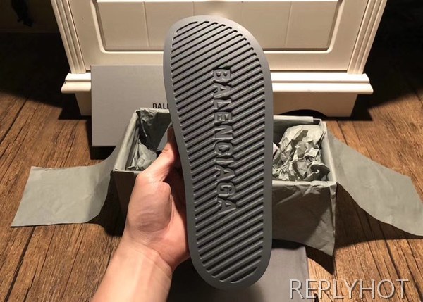 발렌시아가 2020 엠보로고 비치샌들 그레이컬러