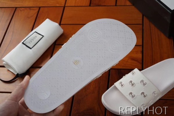 구찌 2020 시마엠보로고 화이트비치샌들