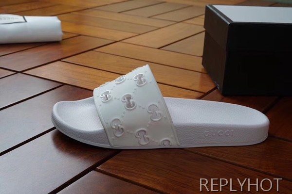 구찌 2020 시마엠보로고 화이트비치샌들