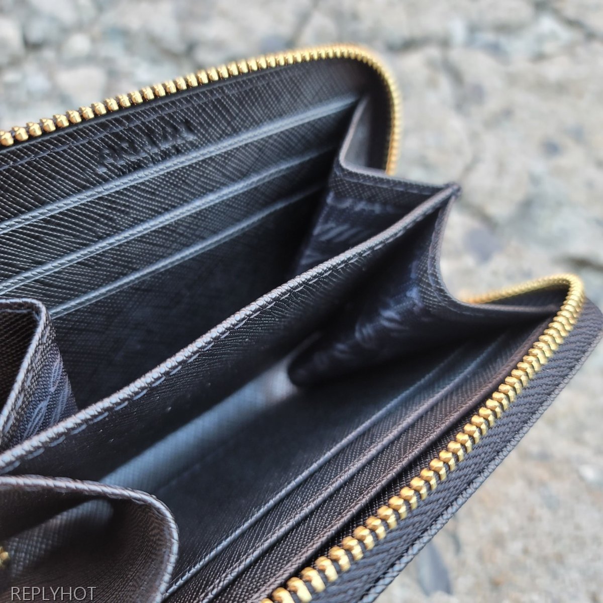 프라다 사피아노 카드 중지갑 블랙