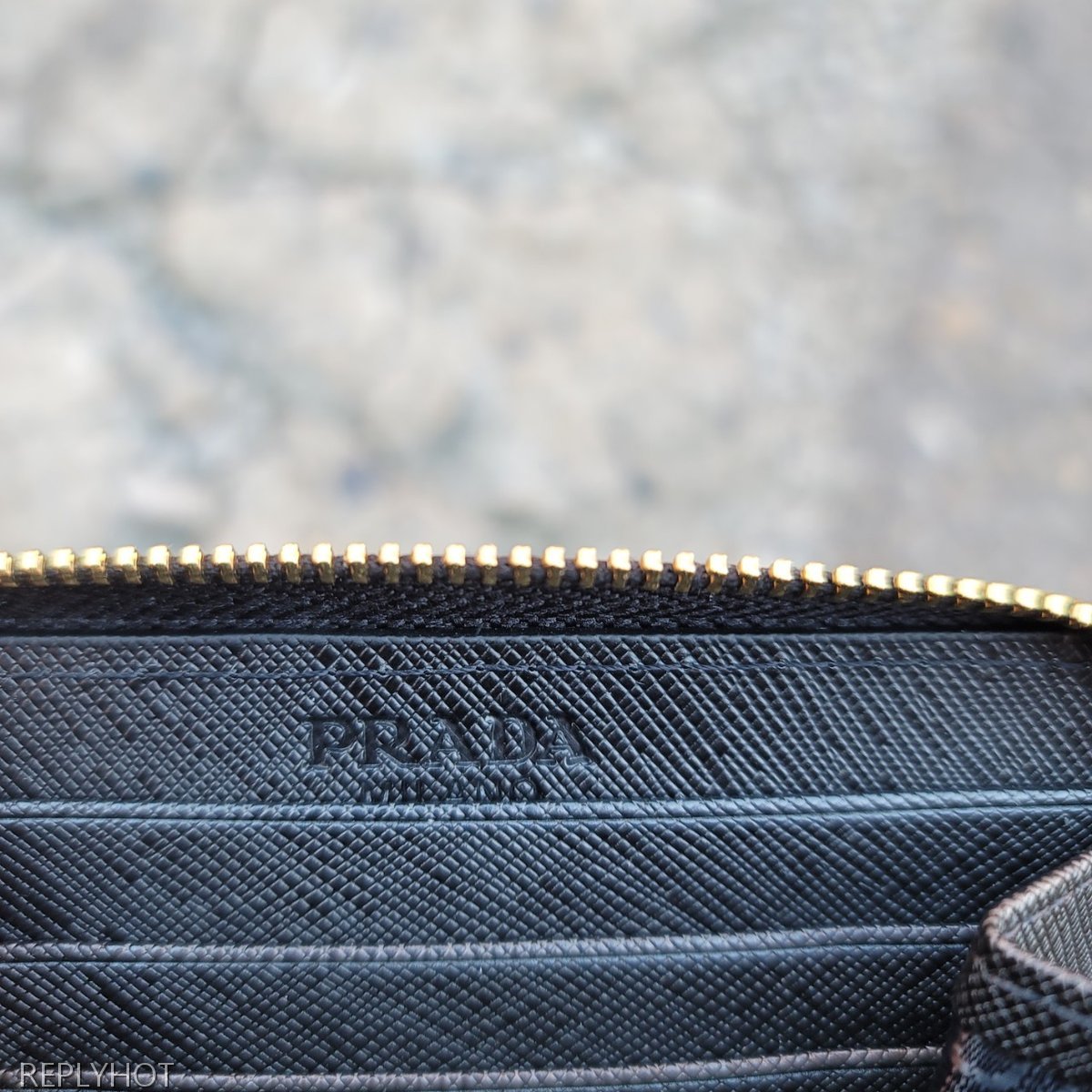 프라다 사피아노 카드 중지갑 블랙