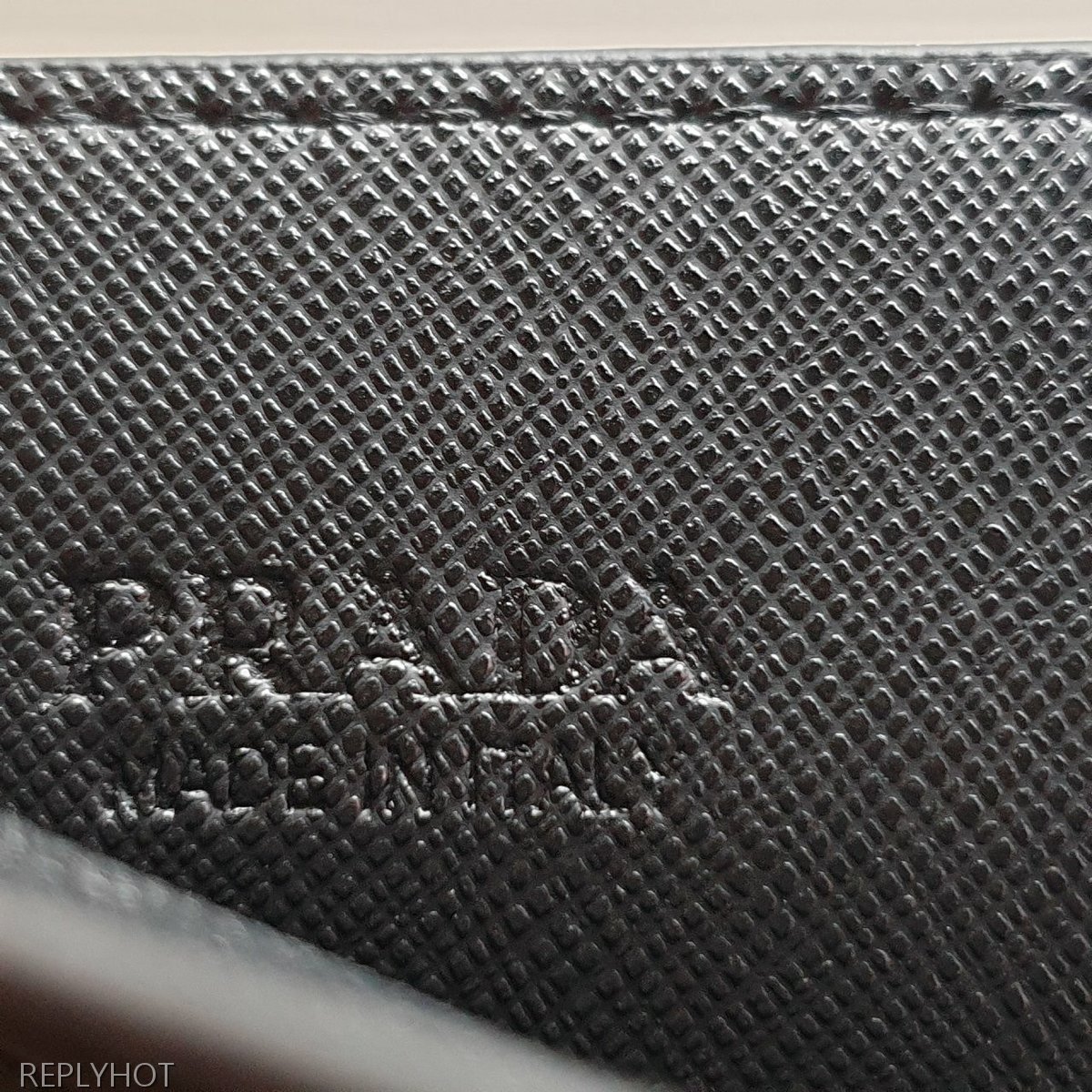 프라다 삼단 사피아노 카드지갑