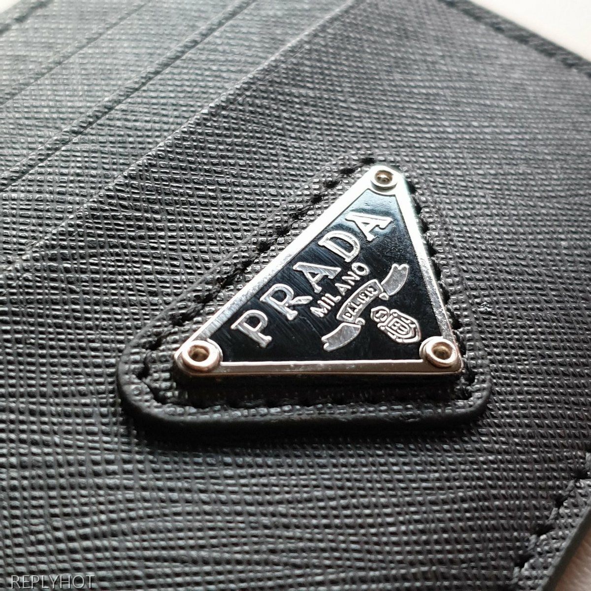 프라다 삼단 사피아노 카드지갑