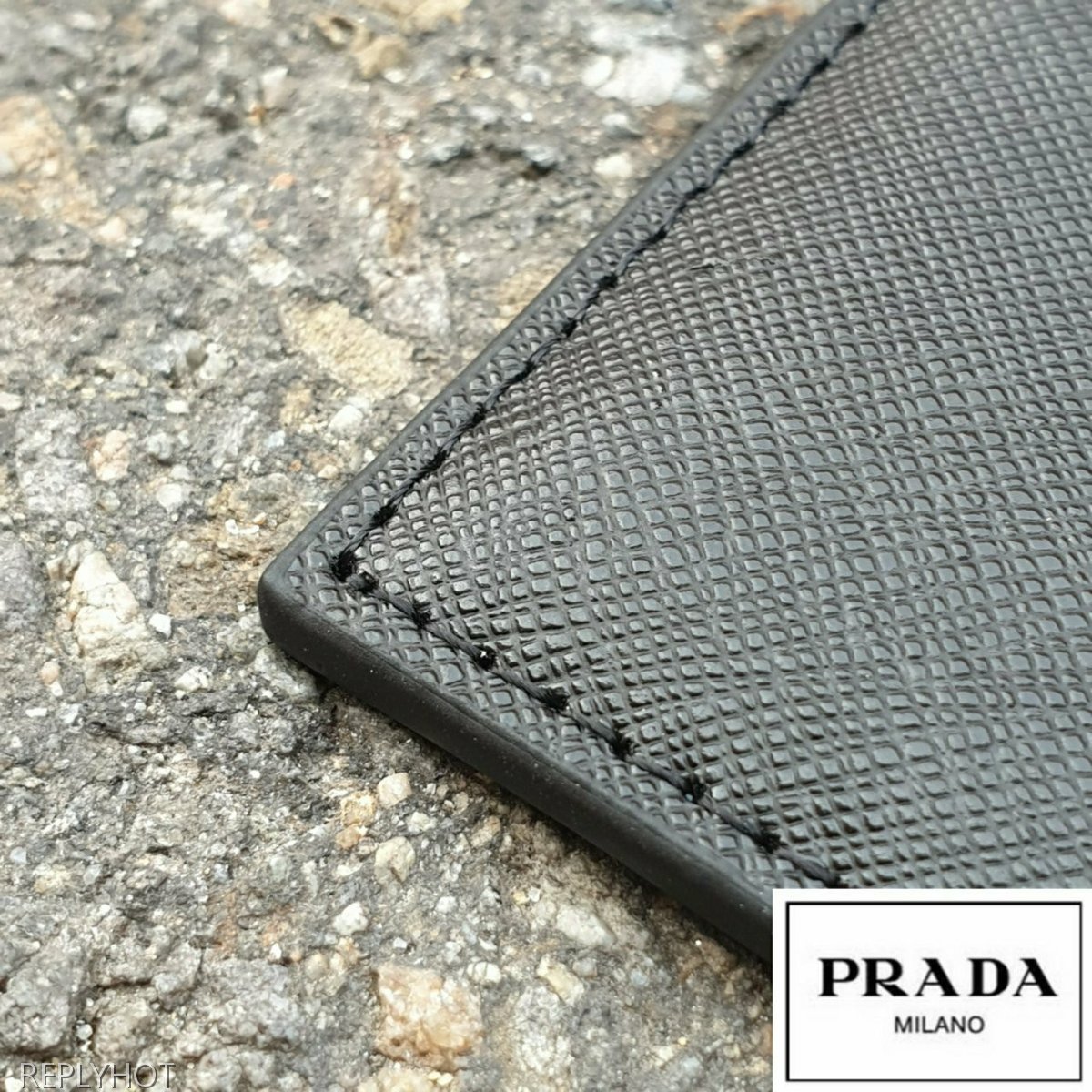 프라다 골드 사피아노 와펜 카드지갑