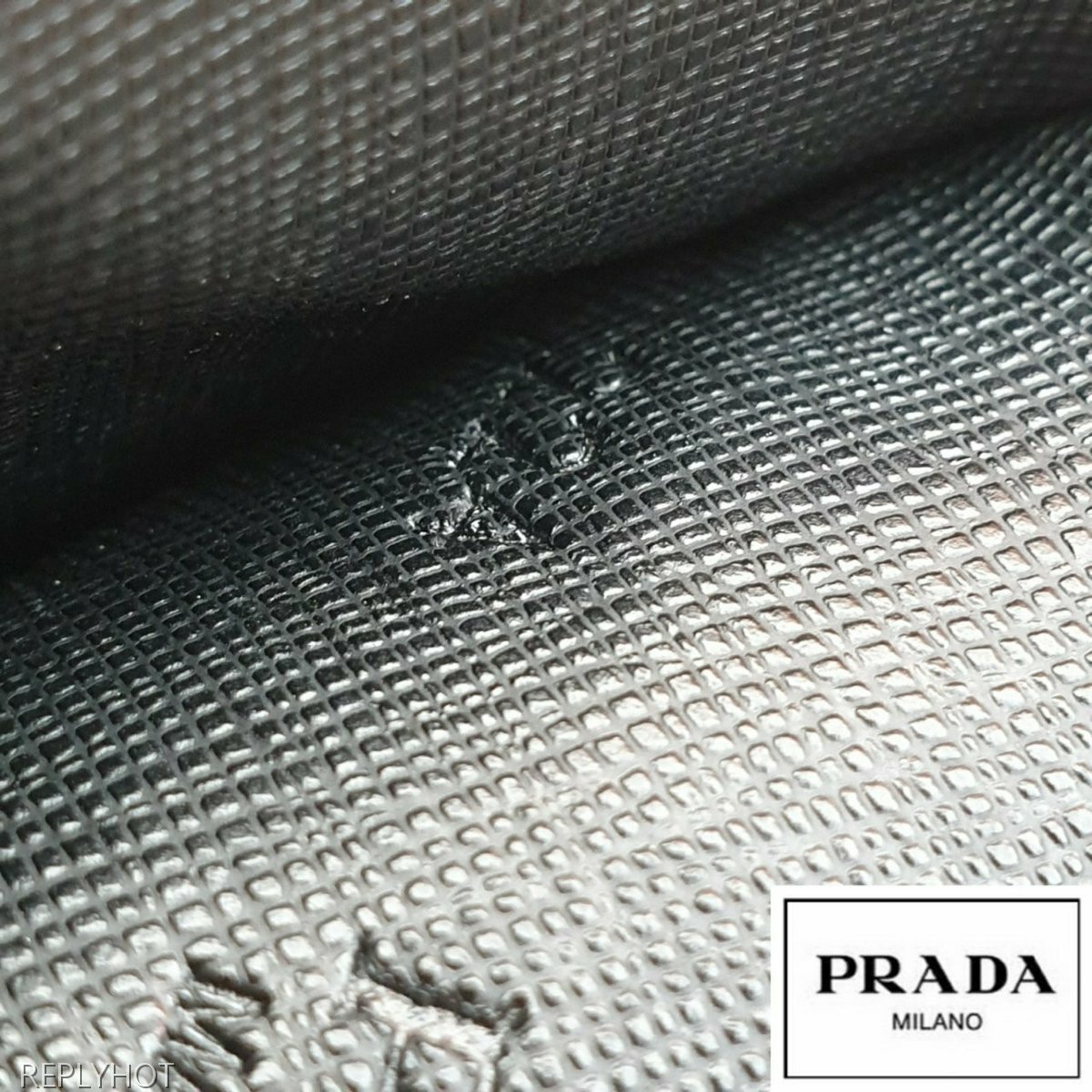 프라다 골드 사피아노 와펜 카드지갑