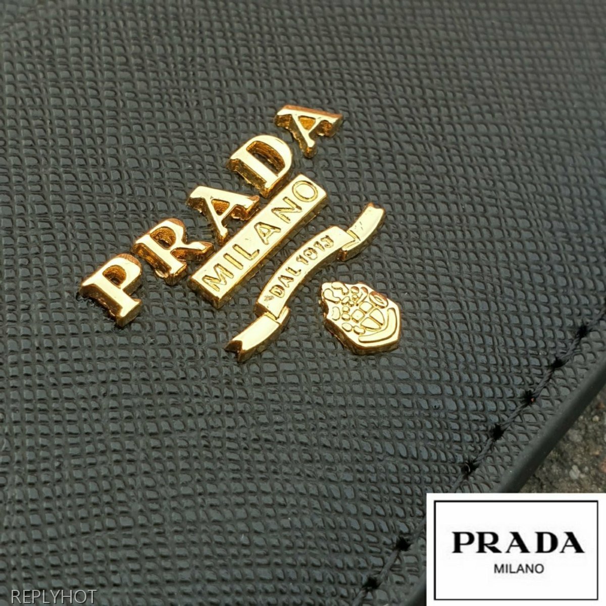 프라다 사피아노  골드로고 카드지갑