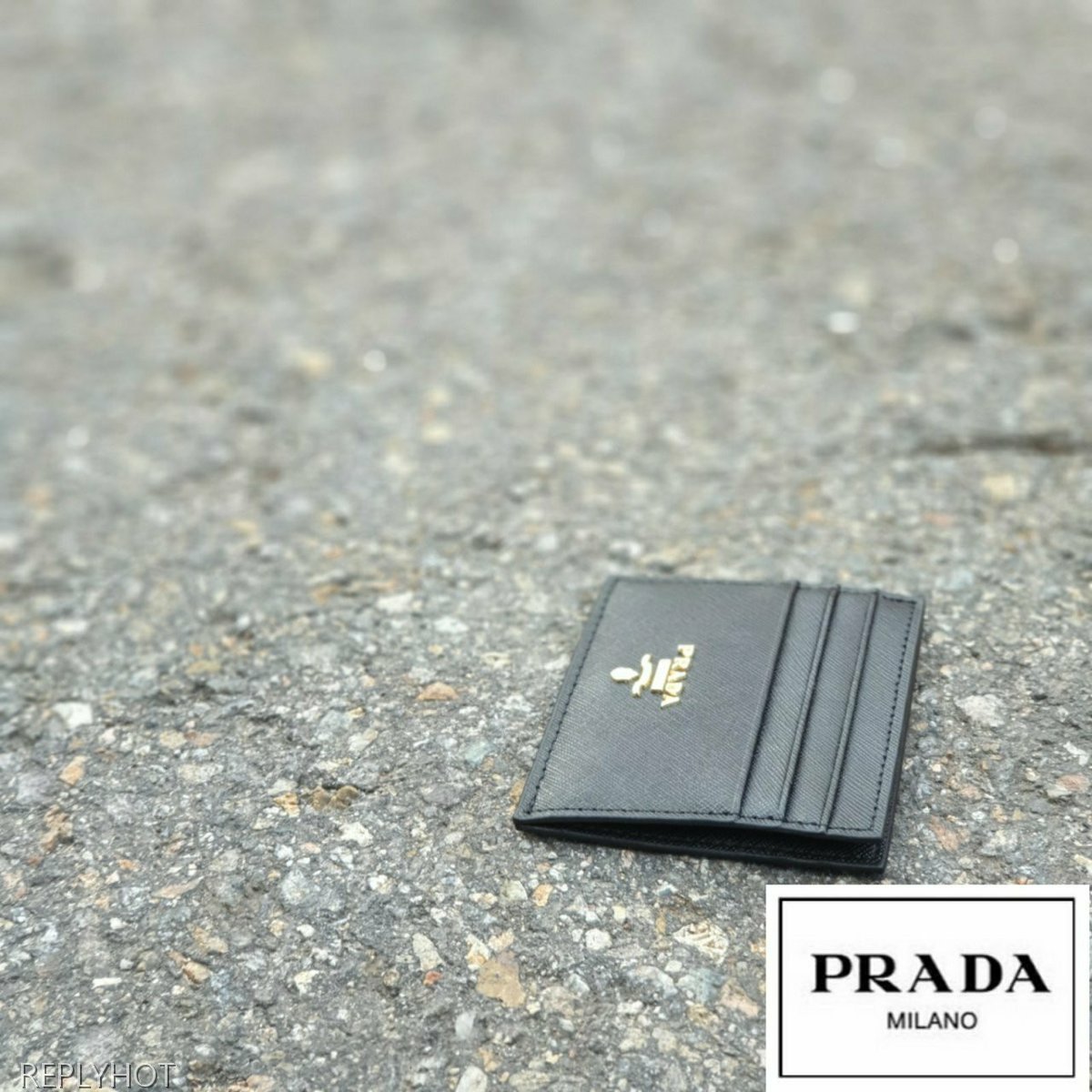 프라다 사피아노  골드로고 카드지갑