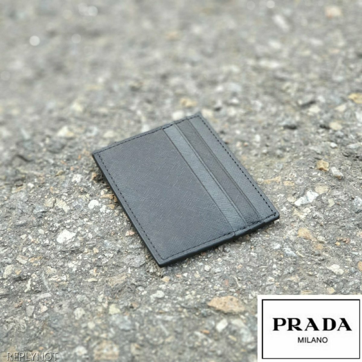 프라다 사피아노 엣지 골드로고 카드지갑