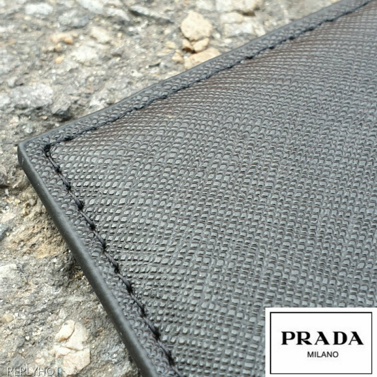 프라다 사피아노 엣지 골드로고 카드지갑