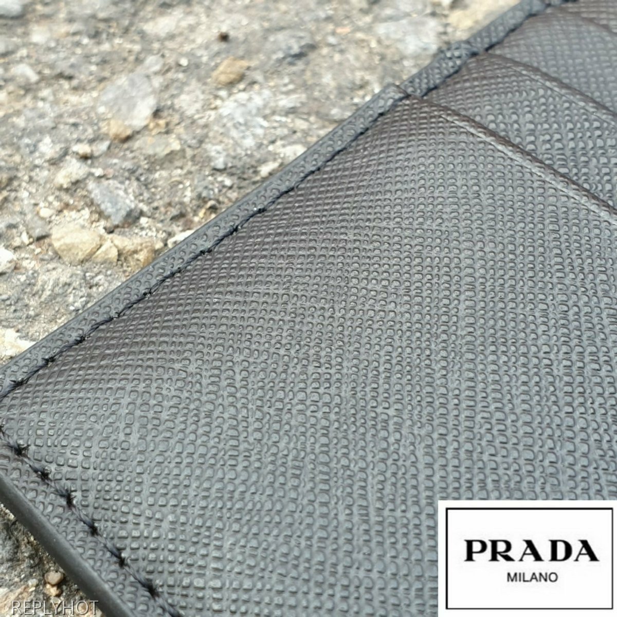 프라다 엣지 사피아노 와펜 카드지갑