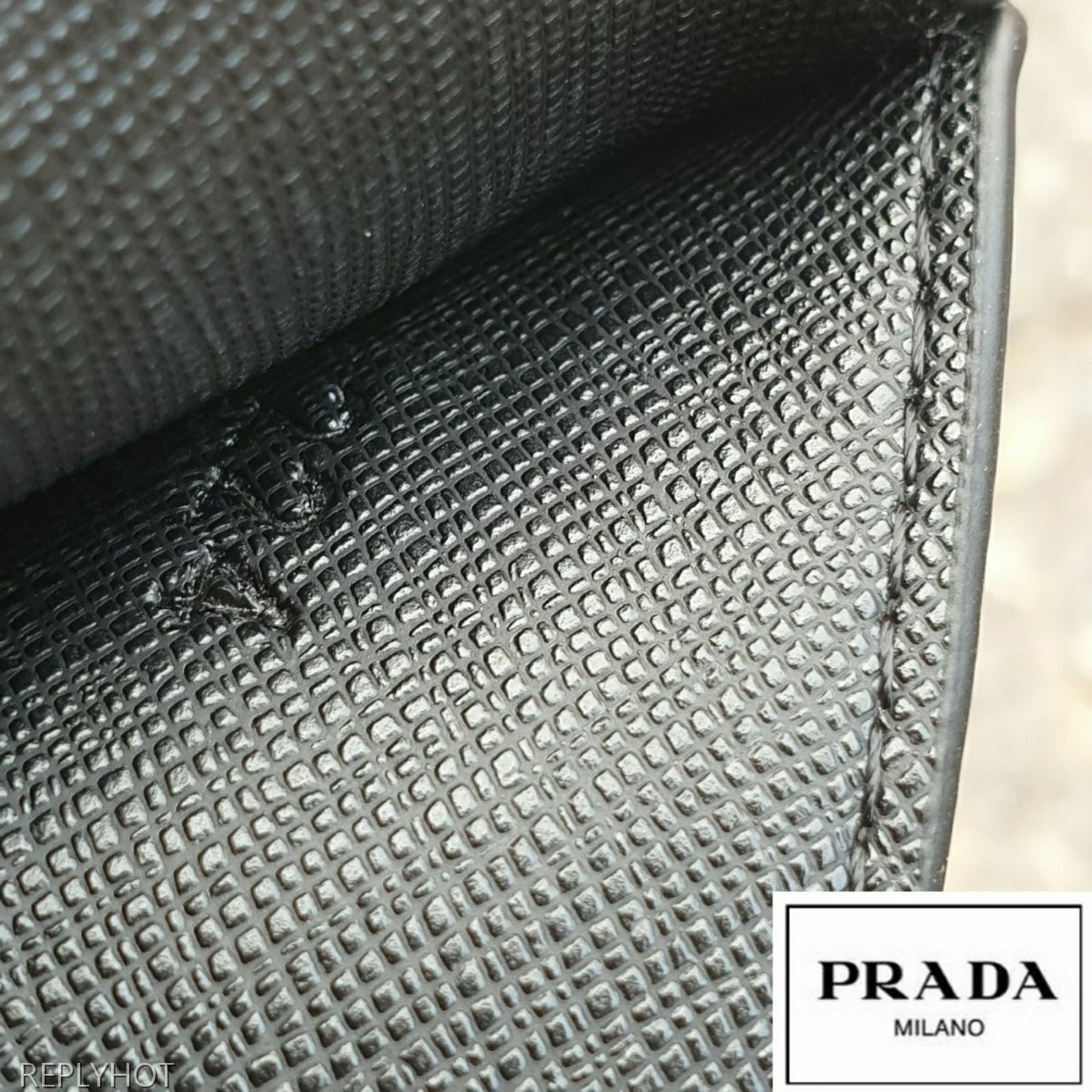 프라다 엣지 사피아노 와펜 카드지갑