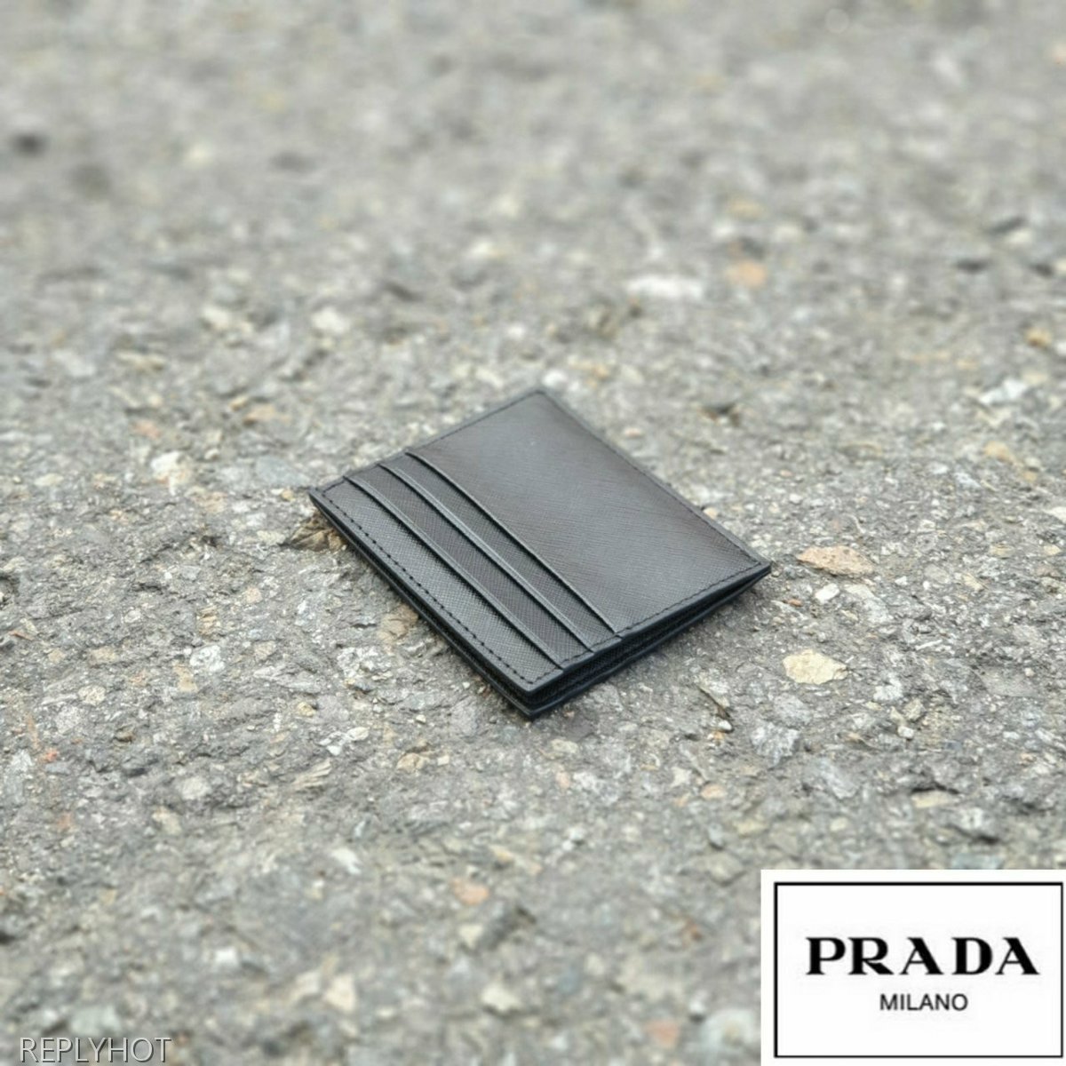 프라다 엣지 사피아노 와펜 카드지갑
