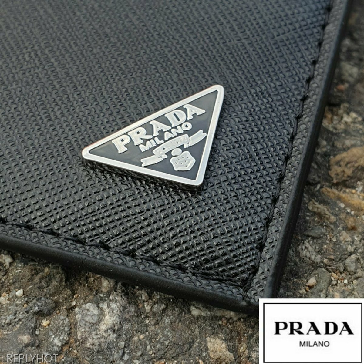 프라다 엣지 사피아노 와펜 카드지갑