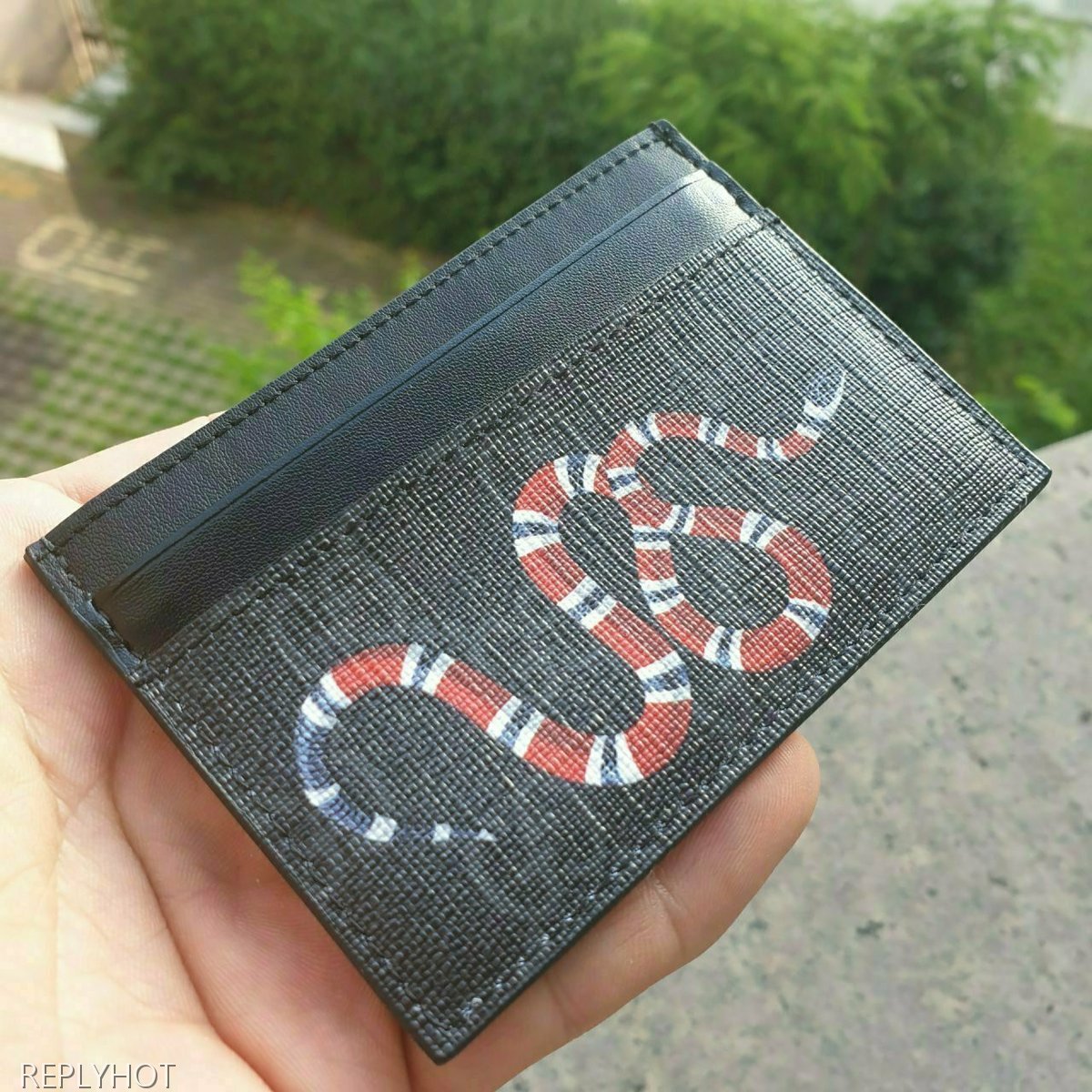 구찌 GG수프림 스네이크 프린트 카드지갑 블랙