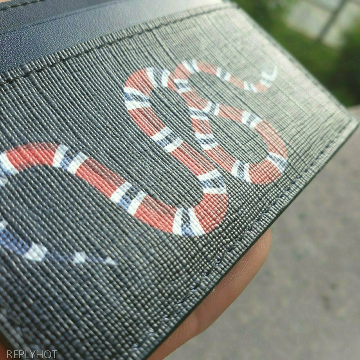 구찌 GG수프림 스네이크 프린트 카드지갑 블랙