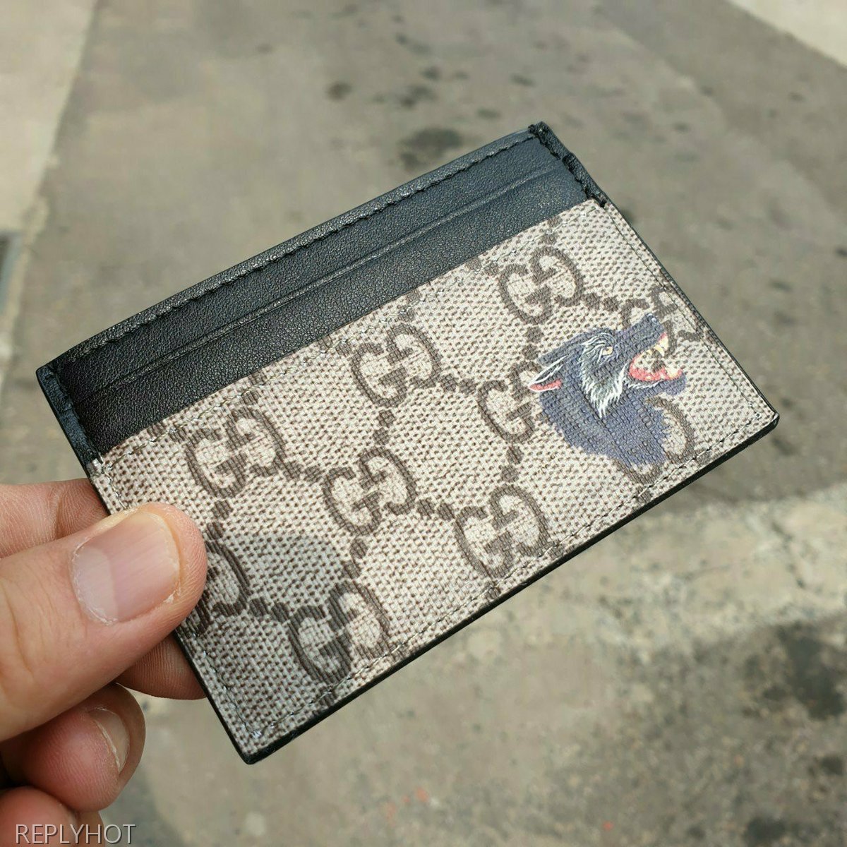 구찌 GG수프림 울프 XXV 프린트 카드지갑 브라운