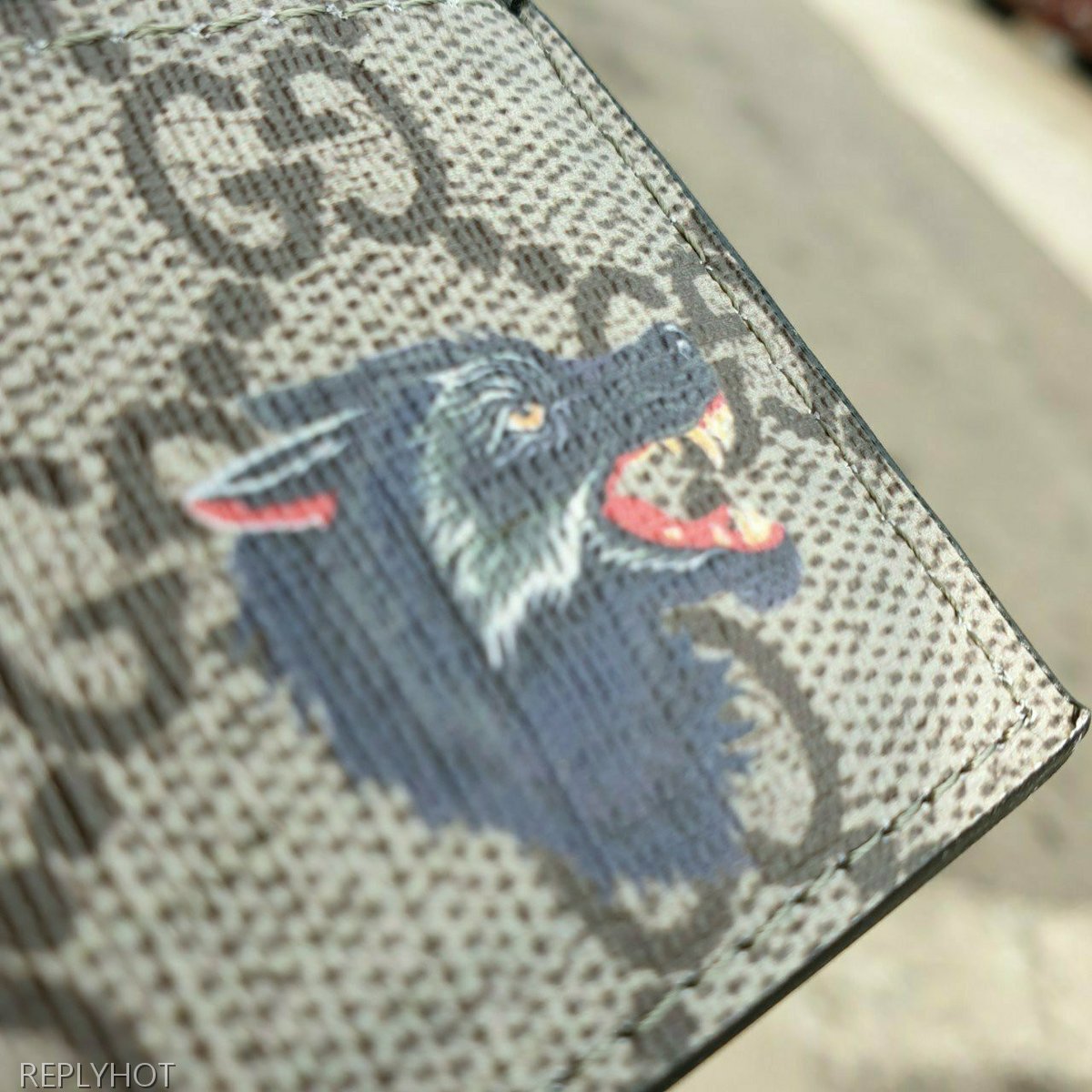 구찌 GG수프림 울프 XXV 프린트 카드지갑 브라운