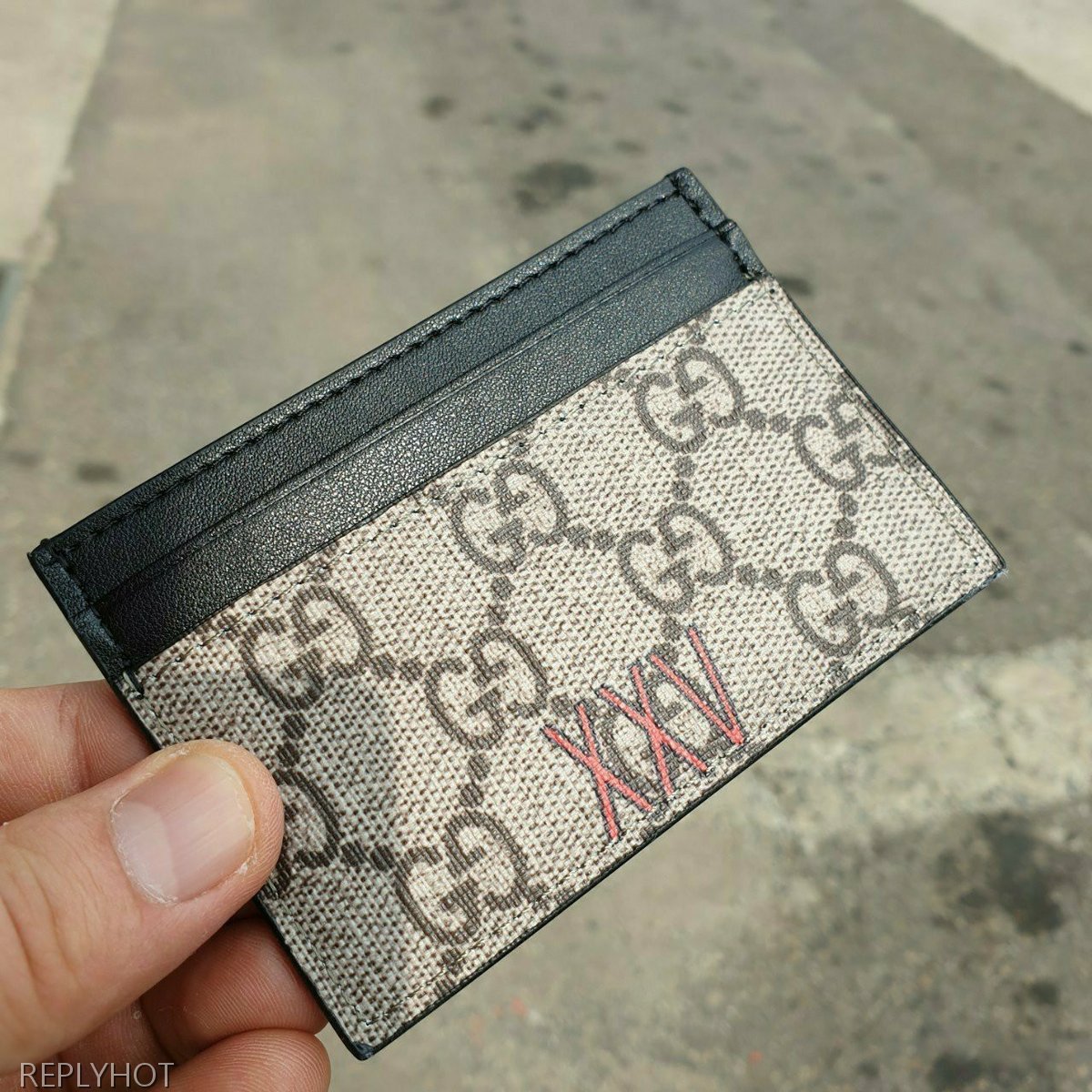 구찌 GG수프림 울프 XXV 프린트 카드지갑 브라운