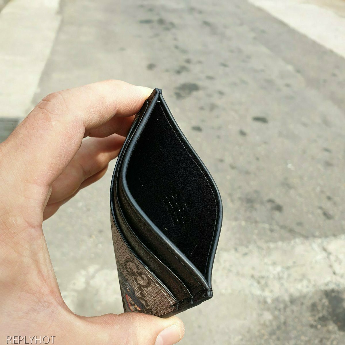 구찌 GG수프림 울프 XXV 프린트 카드지갑 브라운