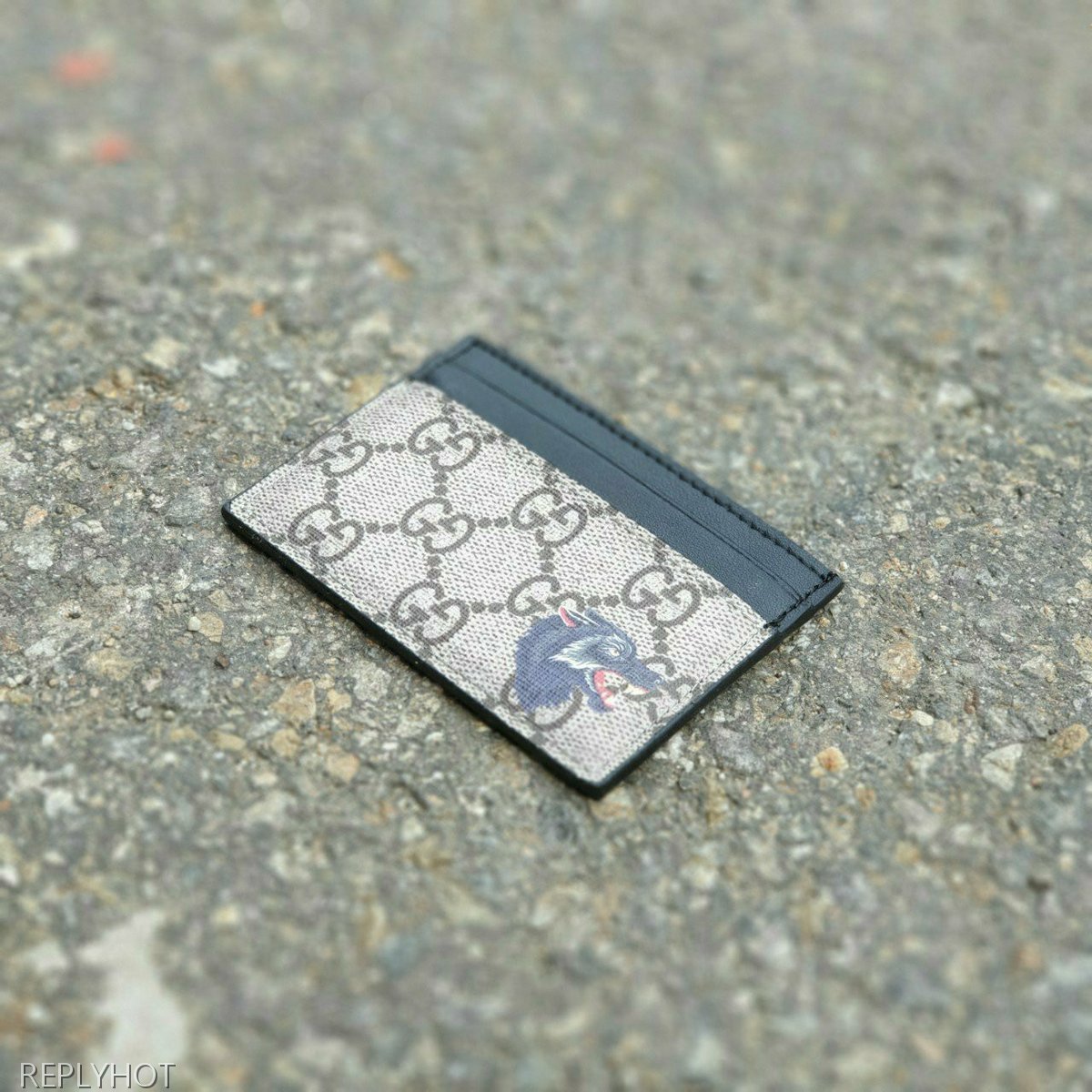 구찌 GG수프림 울프 XXV 프린트 카드지갑 브라운