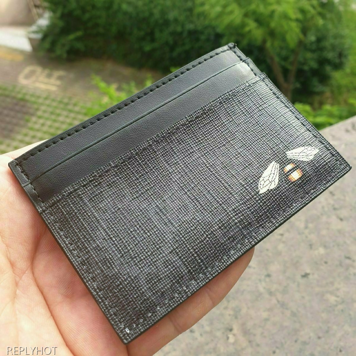 구찌 GG수프림 꿀벌 프린트 카드지갑 블랙