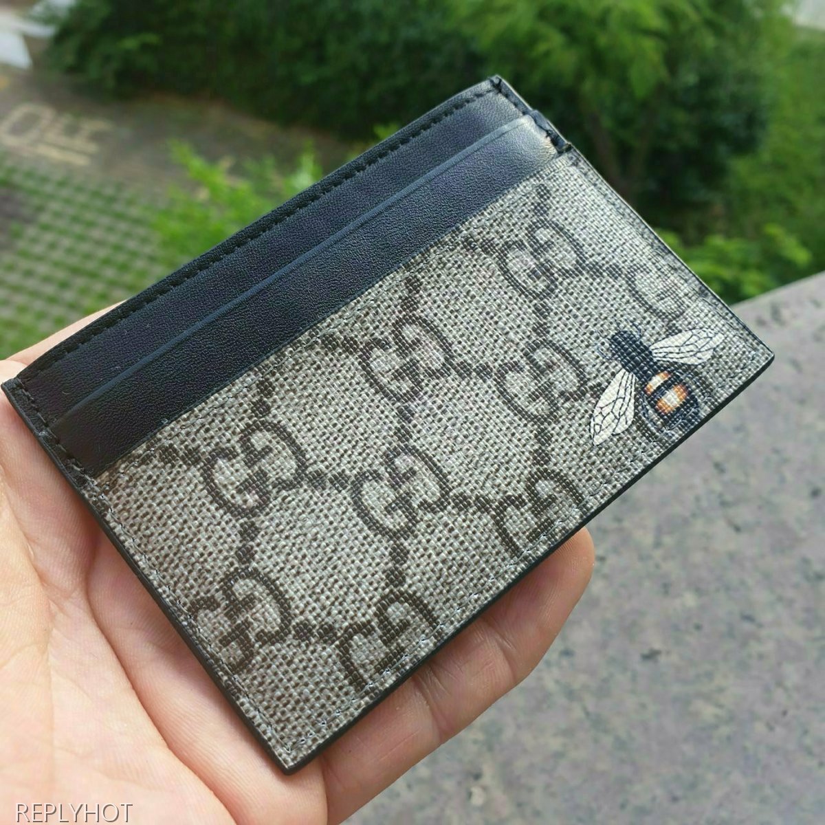 구찌 GG수프림 꿀벌 프린트 카드지갑 브라운