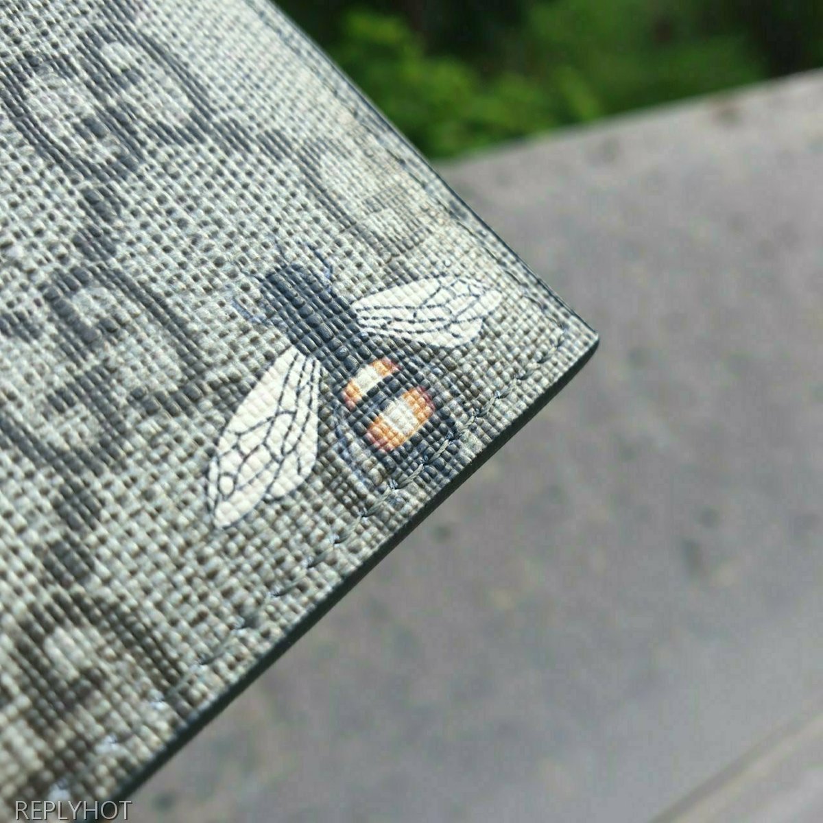 구찌 GG수프림 꿀벌 프린트 카드지갑 브라운