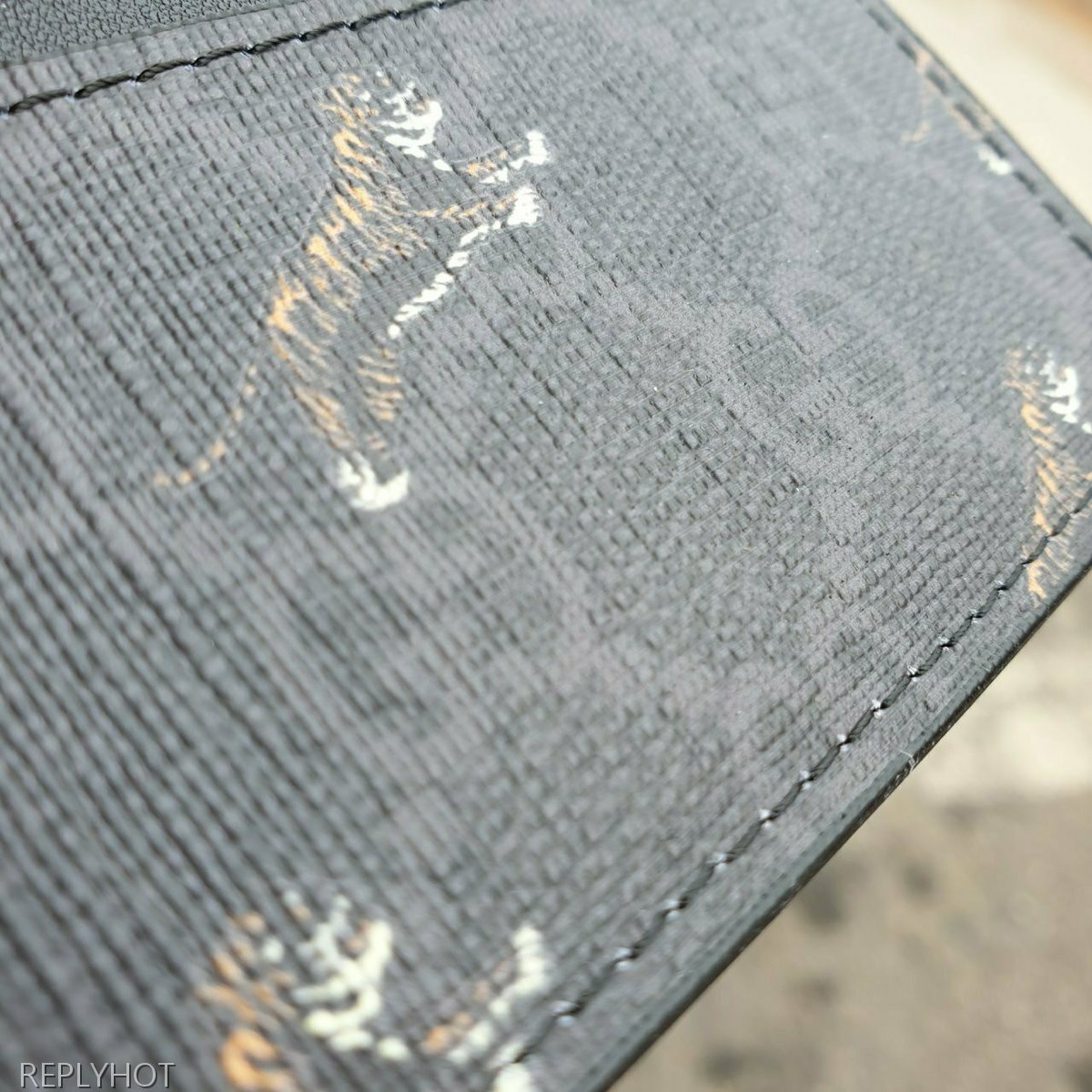 구찌 GG수프림 타이거 프린트 카드지갑 블랙