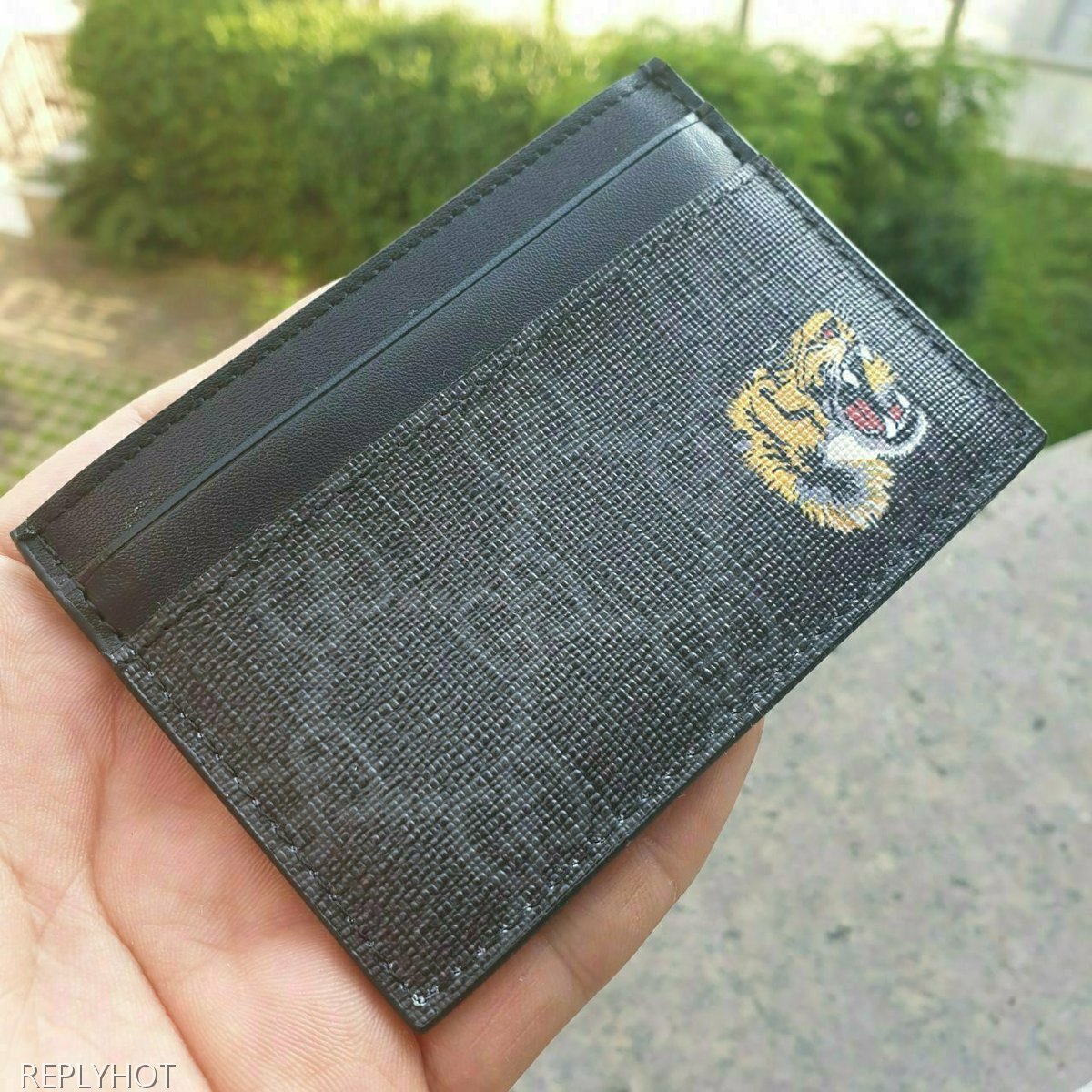 구찌 GG수프림 타이거 프린트 카드지갑 블랙