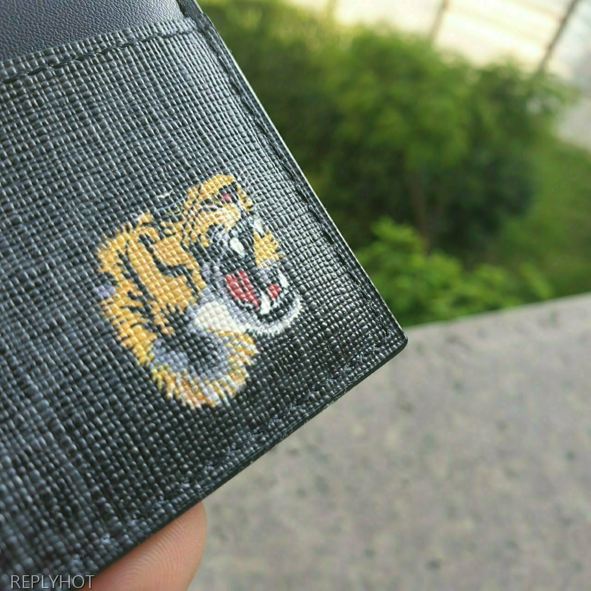 구찌 GG수프림 타이거 프린트 카드지갑 블랙