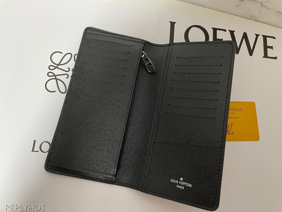 루이비통 시즌한정판 브라짜 장지갑