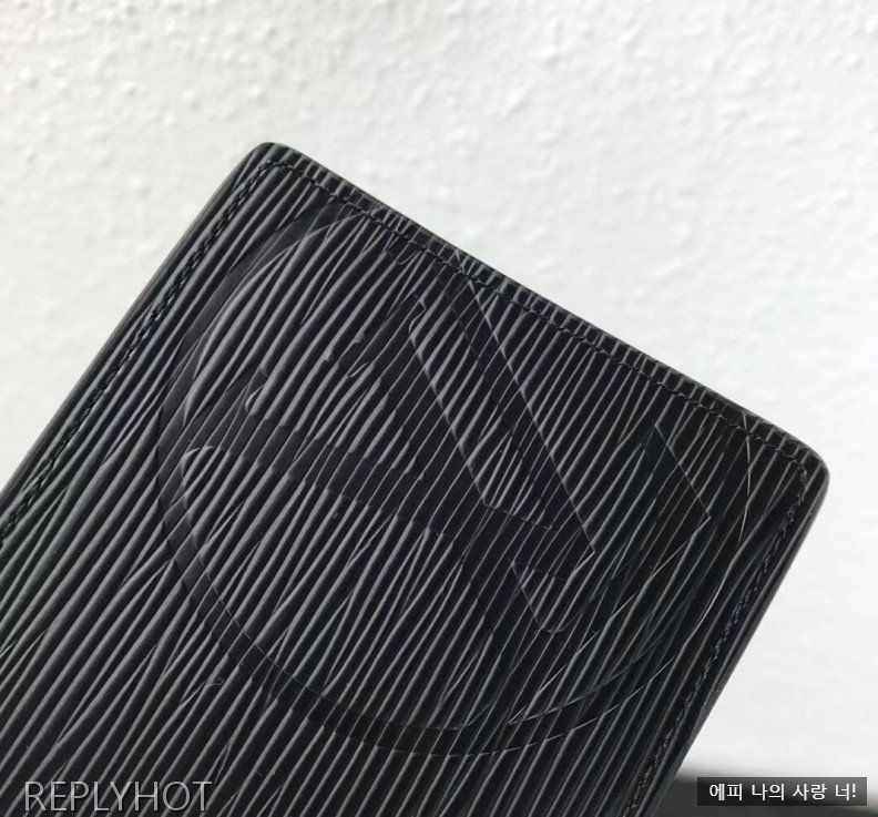 루이비통 에삐 로고 반지갑